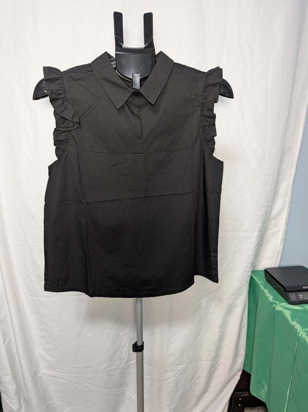 Women's Junior's Aftermarket Black Sleeveless Button Down Blouse, Size M